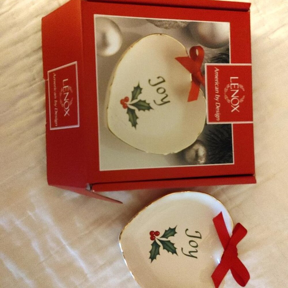 Lenox Holiday Sentiment Heart Dish ~ Joy ~ 4"